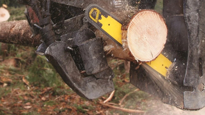 Řetězy a lišty pro harvestorovou nebo štípací techniku